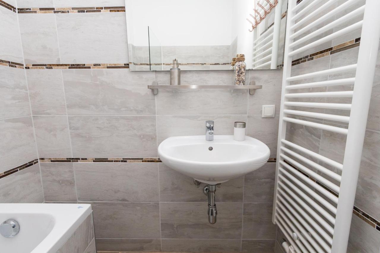Comfortable Romantic 1 Bedroom Apartment Near Augarten Wina Bagian luar foto